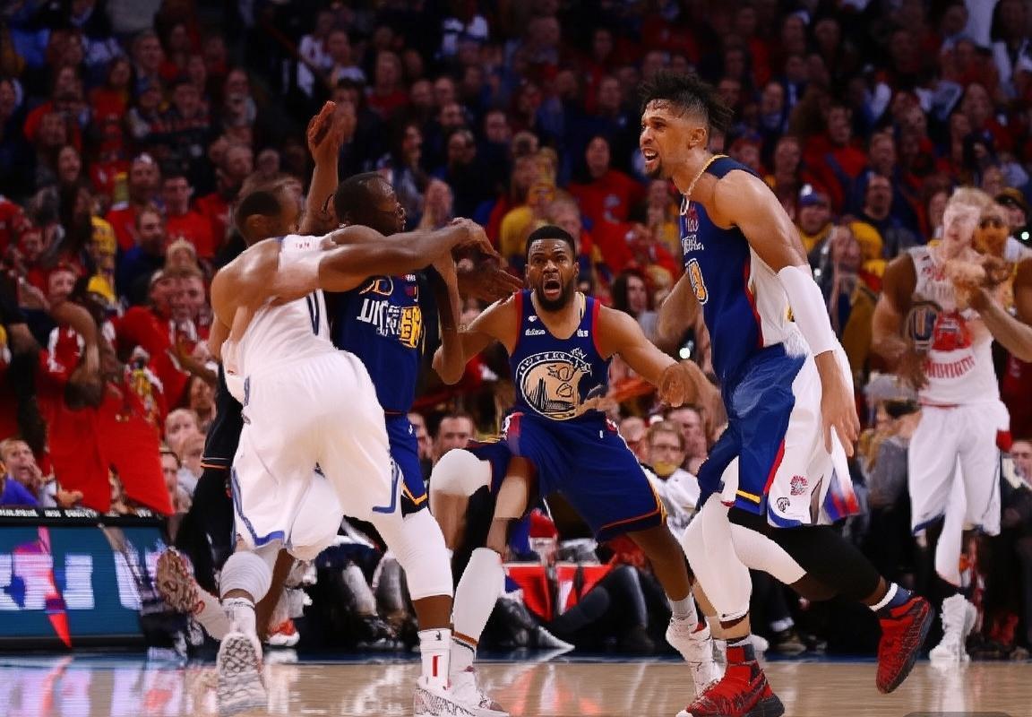 勇士快船季后赛首轮激战：关键因素解析与精彩瞬间回顾